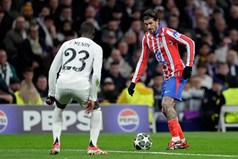 ماركا: أتلتيكو مدريد ينتظر رحيل دي بول إلى إنتر ميامي